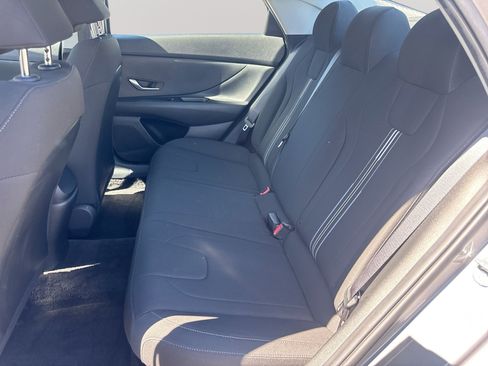 Used 2023 Hyundai Elantra Blue FWD image 25