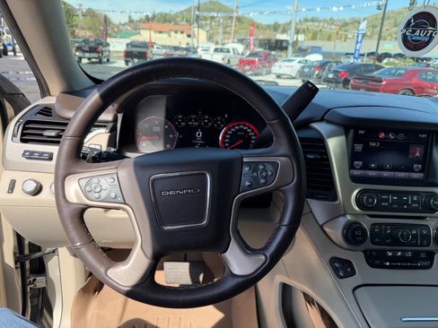 Used 2015 GMC Yukon Denali w/ Premium Package image 9