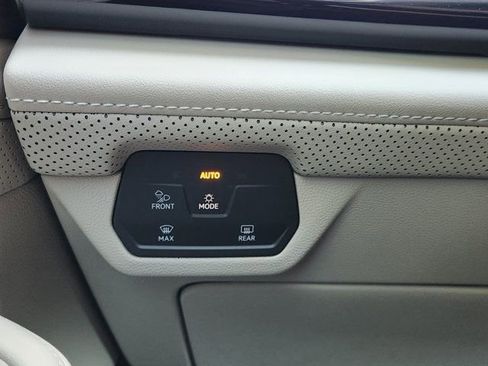 Used 2025 Volkswagen Atlas SEL Premium R-Line image 24