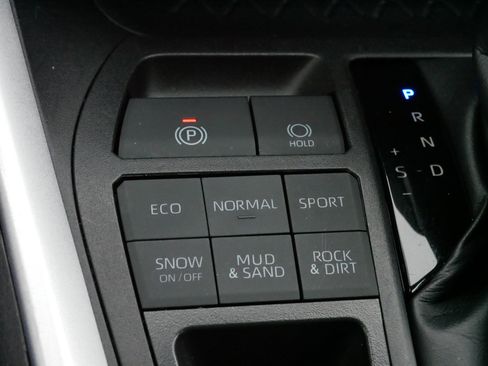 Certified 2025 Toyota RAV4 XLE image 28