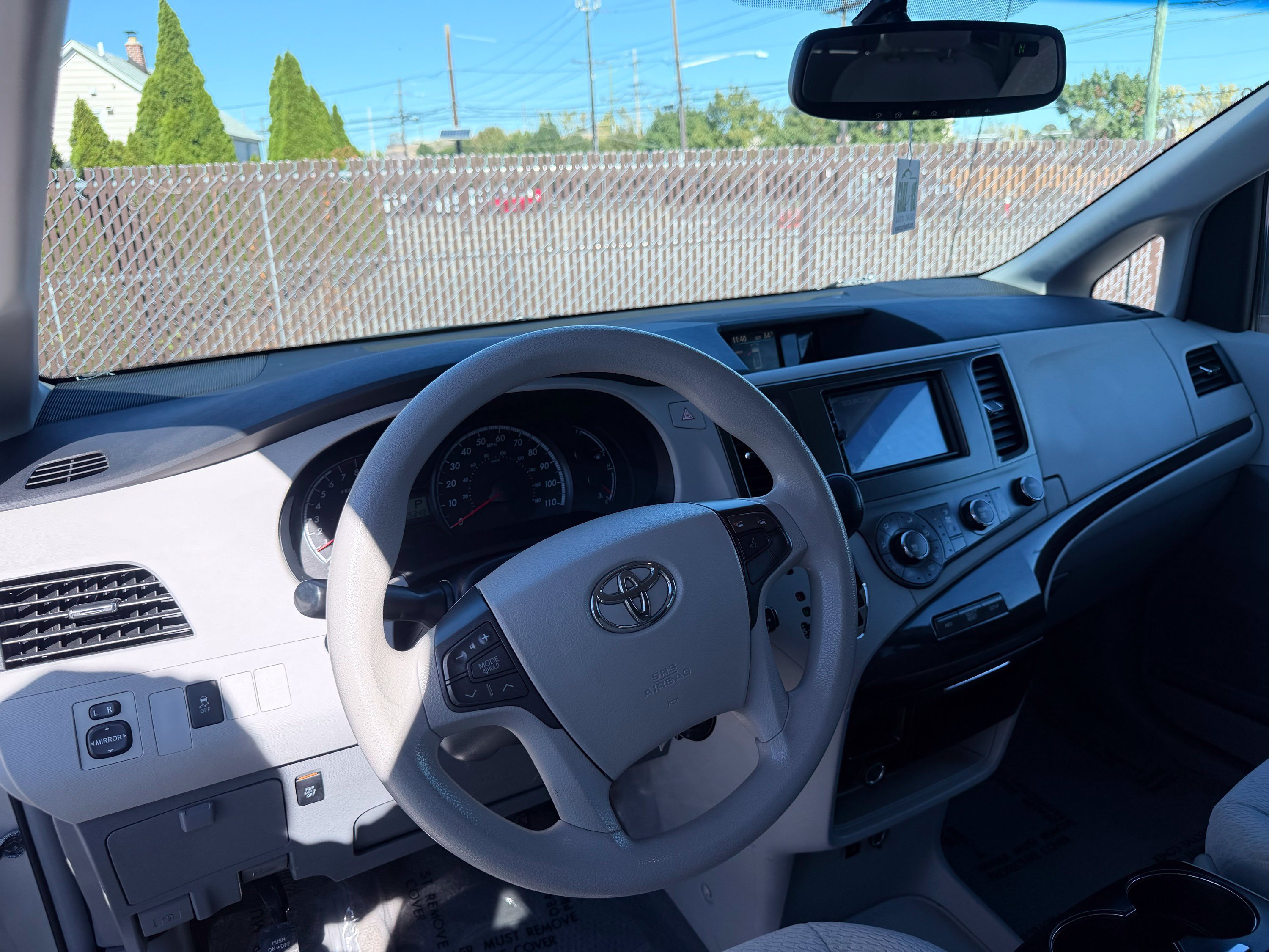 Used 2011 Toyota Sienna LE FWD image 15