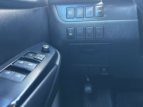 Used 2018 Toyota Highlander SE AWD/4WD image 19
