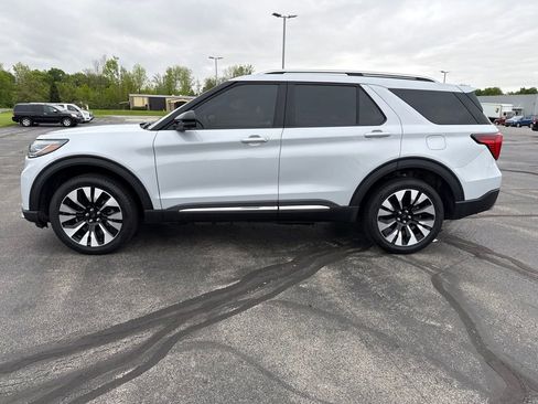 Used 2025 Ford Explorer Platinum w/ LUX Leather Package AWD/4WD image 7