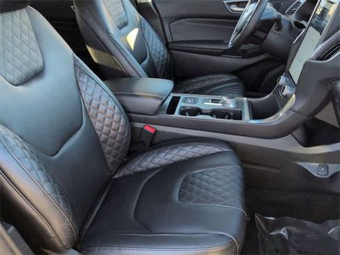 Used 2024 Ford Edge Titanium image 22