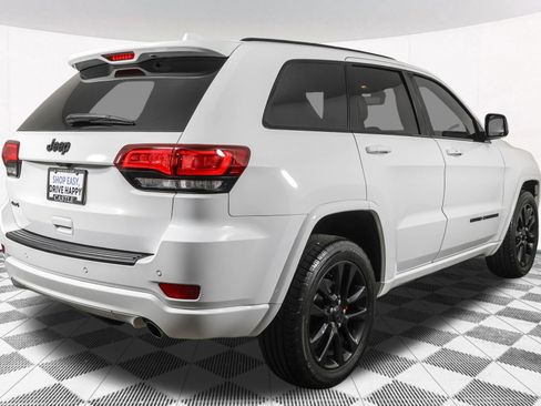 Used 2020 Jeep Grand Cherokee Altitude image 18