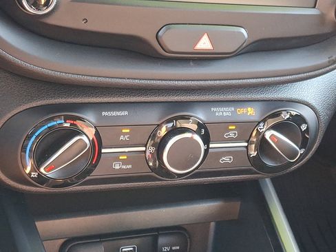 Used 2022 Kia Soul LX w/ Technology Package image 15