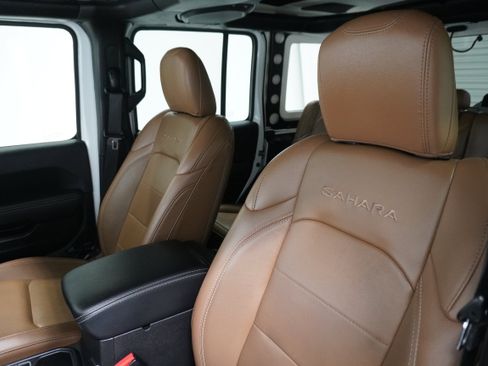 Used 2023 Jeep Wrangler Sahara w/ Cold Weather Group image 13