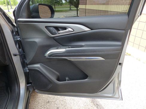 Used 2025 Chevrolet Traverse LT w/ LPO, Floor Liner Package AWD/4WD image 49