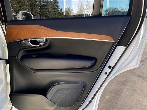 Used 2023 Volvo XC90 B5 Plus image 27