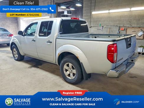 Used 2012 Nissan Frontier SV image 3