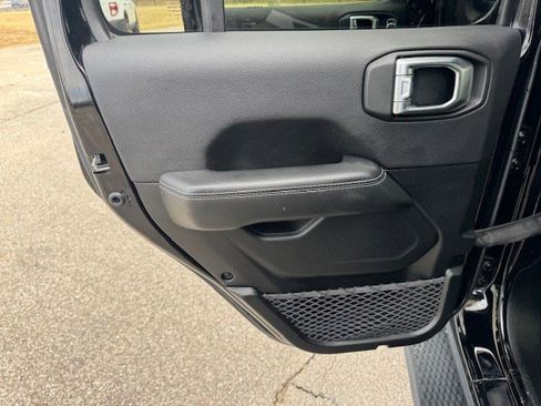 Used 2020 Jeep Wrangler Unlimited Sahara image 23