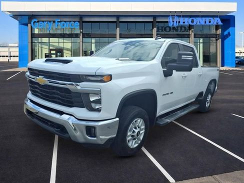 Used 2025 Chevrolet Silverado 2500 LT w/ Convenience Package image 4