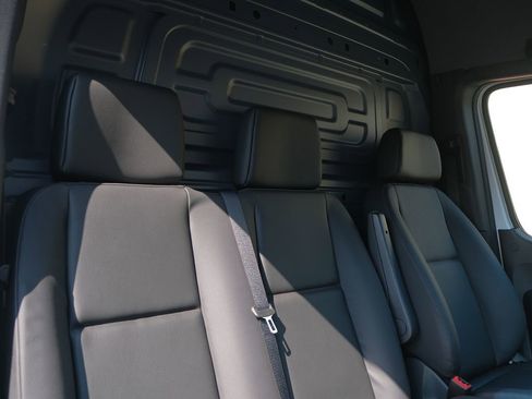 Used 2025 Mercedes-Benz Sprinter 2500 image 19