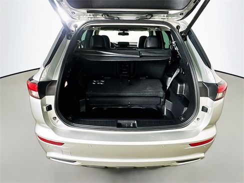 Used 2023 Mitsubishi Outlander SEL image 34