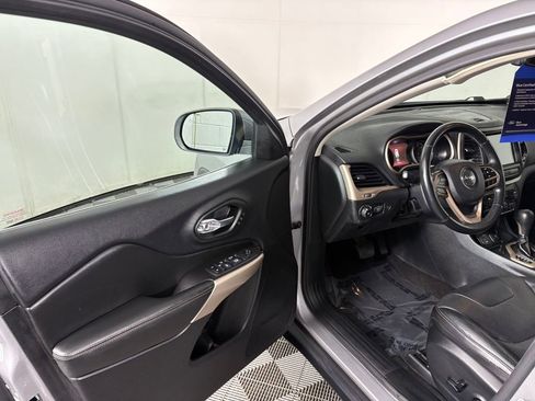 Used 2018 Jeep Cherokee Limited w/ Luxury Group image 12