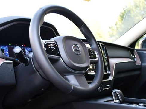 Used 2024 Volvo XC60 B5 Plus w/ Climate Package AWD/4WD image 9
