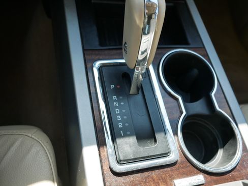 Used 2013 Ford Expedition XLT image 24