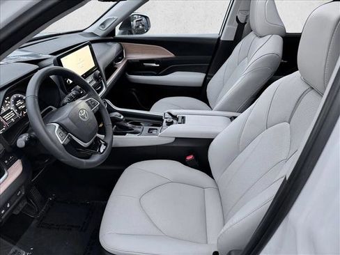 Certified 2025 Toyota Grand Highlander AWD image 10