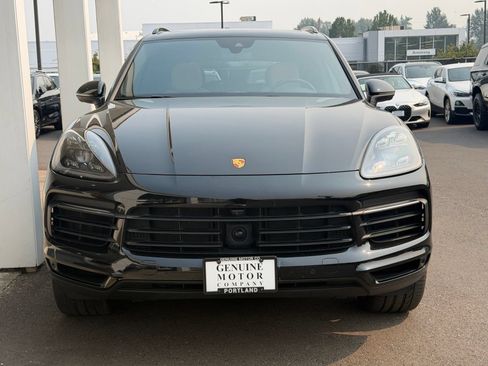 Used 2023 Porsche Cayenne S AWD/4WD image 2