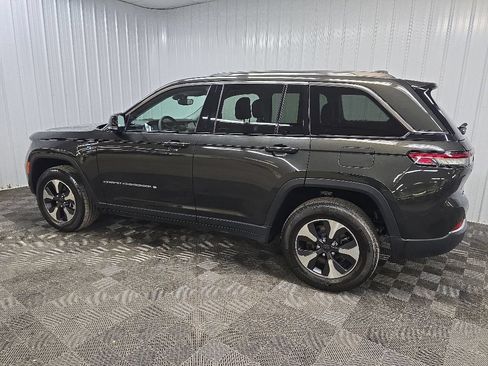 Used 2023 Jeep Grand Cherokee 4WD 4xe image 4