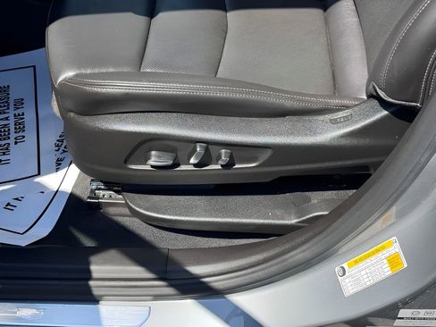 Used 2025 Cadillac XT6 Premium Luxury AWD/4WD image 21