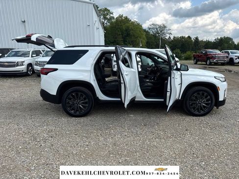 Used 2023 Chevrolet Traverse RS FWD image 40