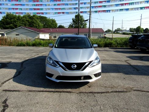 Used 2019 Nissan Sentra SV image 2