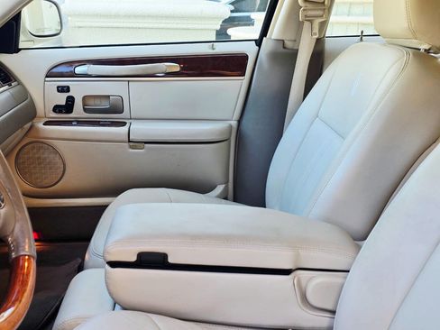 Used 2003 Lincoln Town Car Cartier image 85