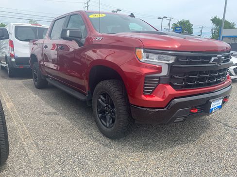 Used 2023 Chevrolet Silverado 1500 LT Trail Boss w/ LT Trail Boss Premium Package AWD/4WD image 2