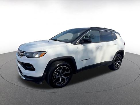 Used 2025 Jeep Compass Limited image 8