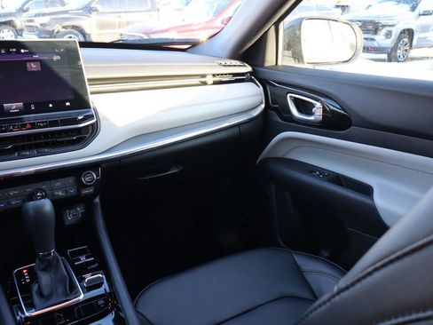 Used 2024 Jeep Compass Limited image 37