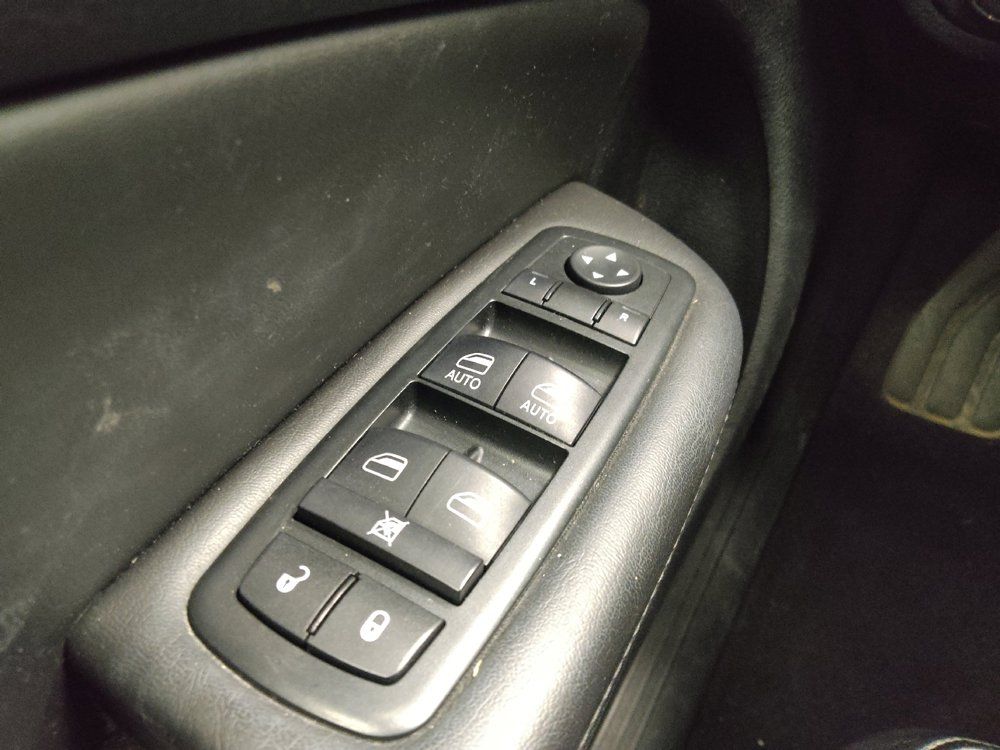 Used 2015 Chrysler 200 C FWD image 27