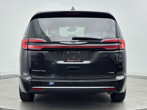 Used 2023 Chrysler Pacifica Touring-L FWD image 6