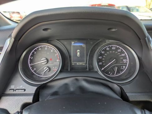 Used 2022 Toyota Camry SE image 19