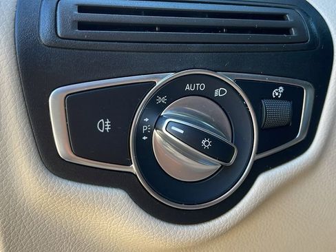 Used 2022 Mercedes-Benz GLC 300 image 25