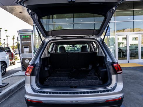 Used 2020 Volkswagen Tiguan SE w/ 3rd Row Seat Package AWD/4WD image 21