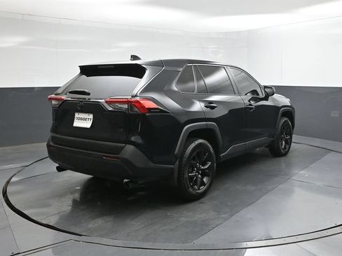 Used 2022 Toyota RAV4 LE FWD image 8