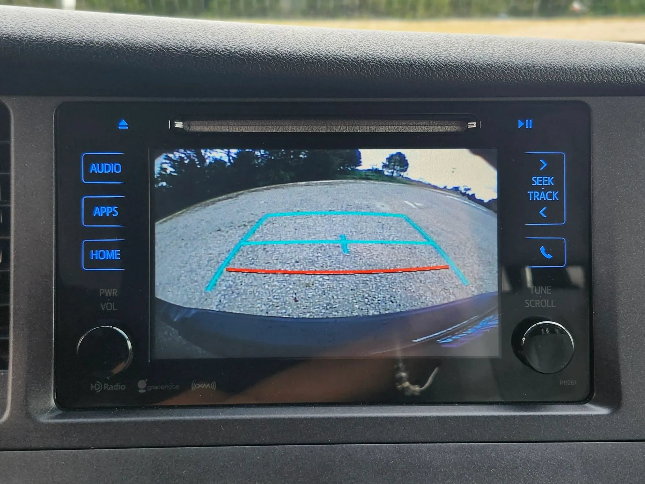 Used 2016 Toyota Sienna LE w/ Four Season Floor Mat Package FWD image 27