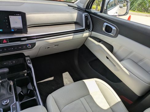 Used 2025 Kia Sorento SX FWD image 17