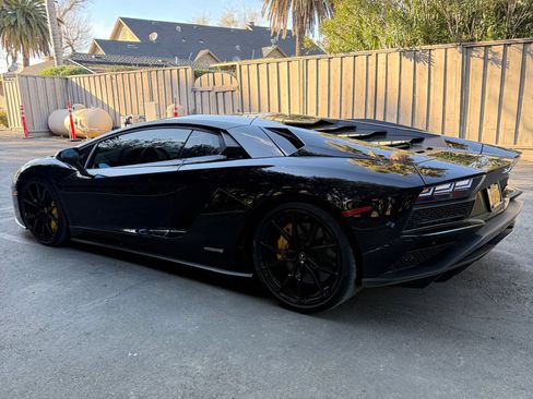 Used 2017 Lamborghini Aventador S image 10