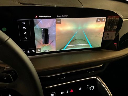 Certified 2025 Audi Q5 Premium w/ Convenience Package image 4