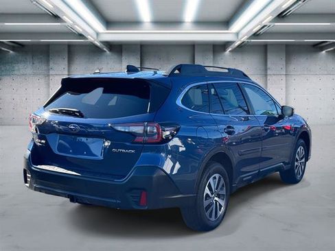 Used 2022 Subaru Outback Premium image 4