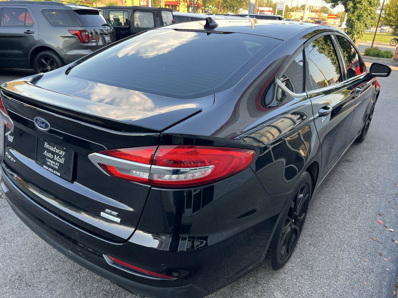 Used 2020 Ford Fusion SE w/ Equipment Group 151A FWD image 7