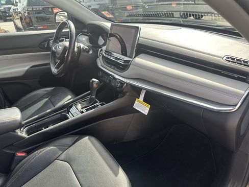 Used 2022 Jeep Compass Limited image 28