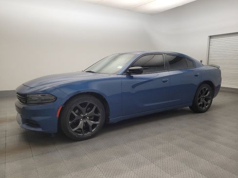Used 2020 Dodge Charger SXT w/ Blacktop Package image 2