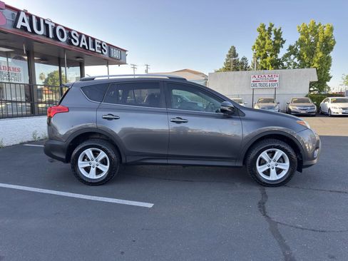 Used 2013 Toyota RAV4 XLE AWD/4WD image 2