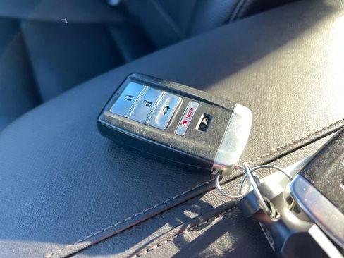 Used 2020 Acura TLX image 30