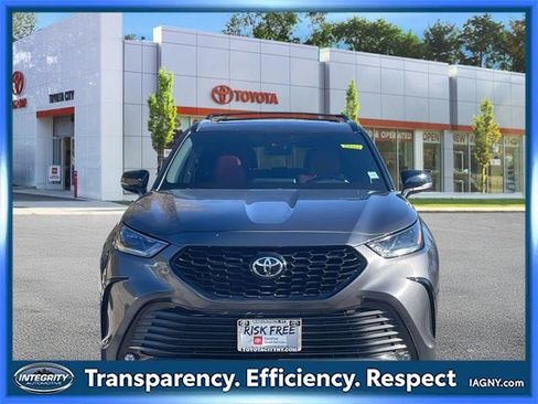 Certified 2023 Toyota Highlander XSE image 2