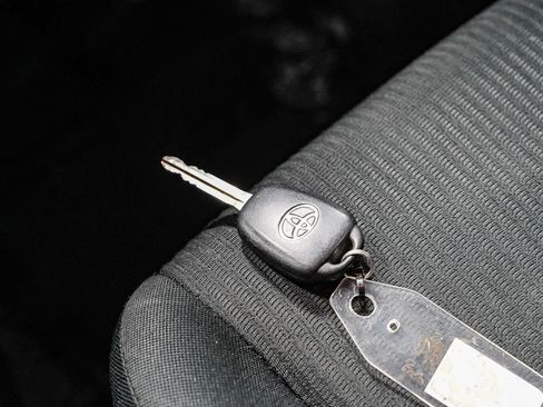 Used 2018 Toyota RAV4 LE w/ Carpet Mat Package FWD image 28