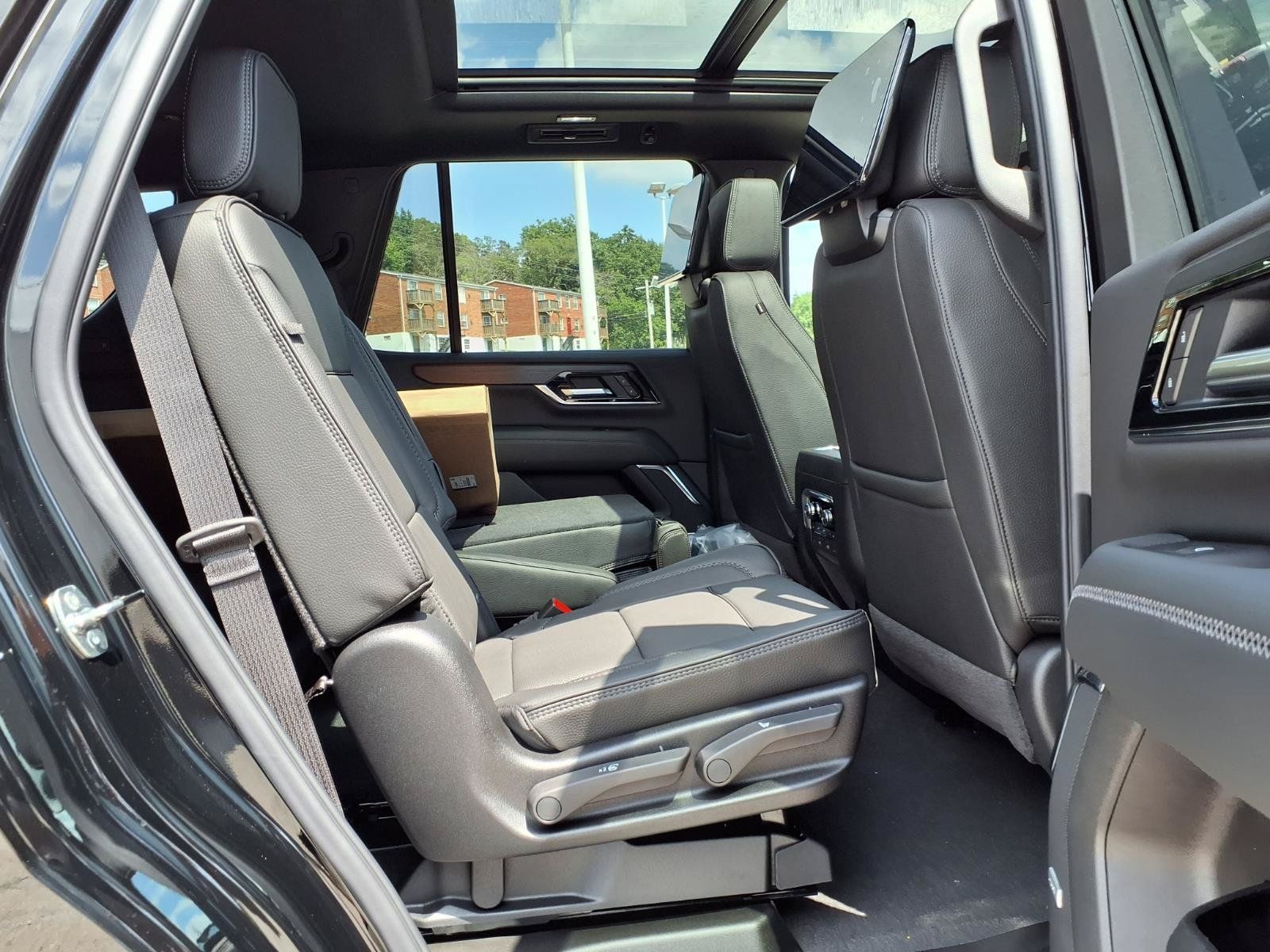New 2026 GMC Yukon Denali w/ Denali Reserve Package AWD/4WD image 21
